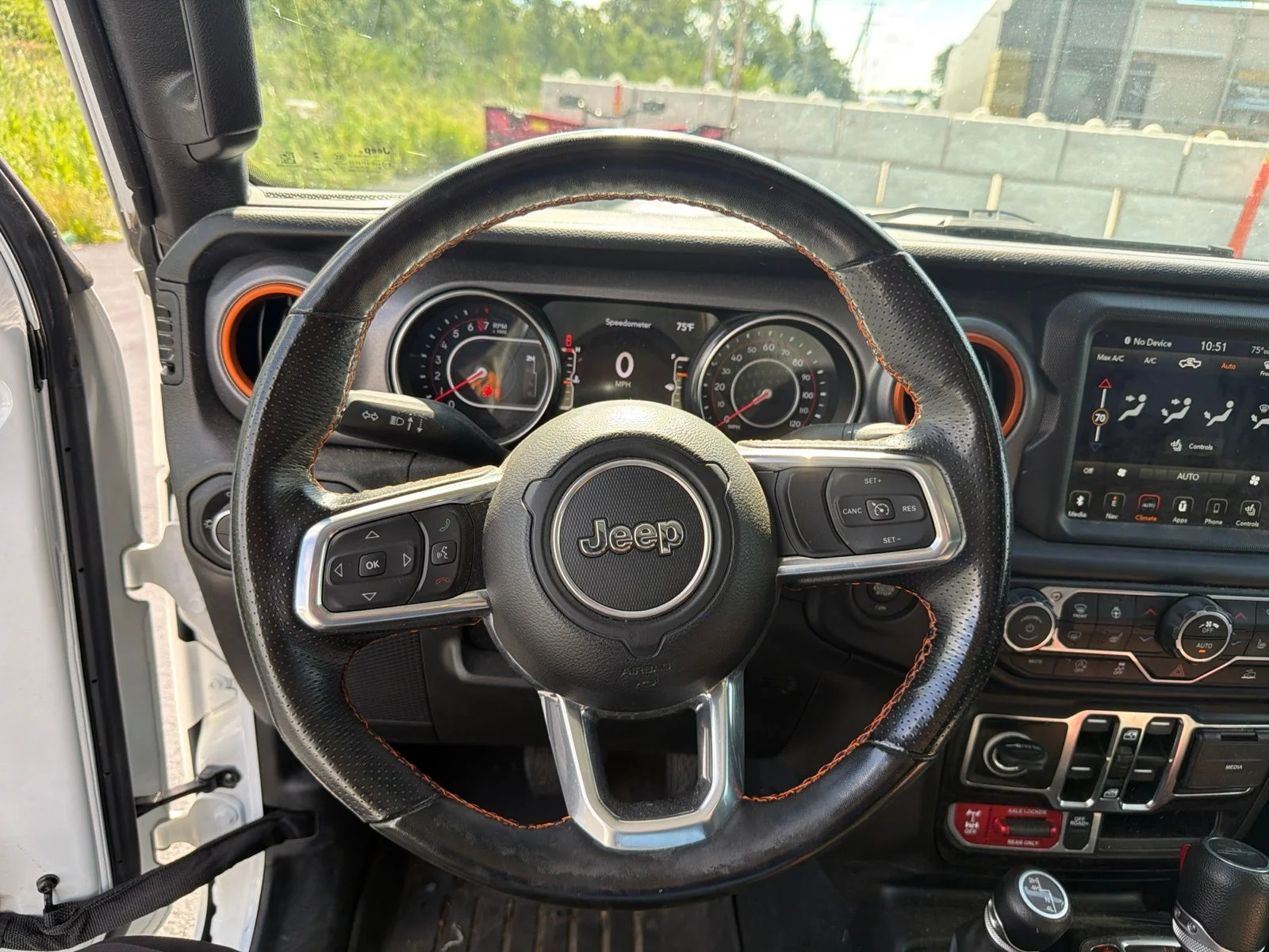 Used 2022 White Jeep Mojave image 15