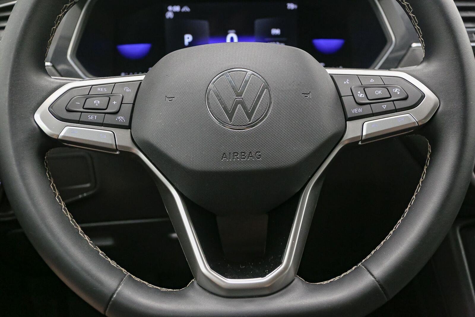 Used 2022 Deep Black Pearl Volkswagen S image 34
