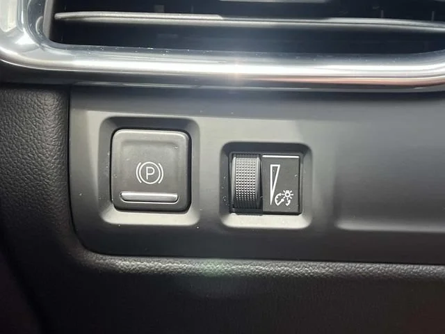 Used 2019 CRYSTAL WHITE TRICOAT Cadillac AWD Sport image 27