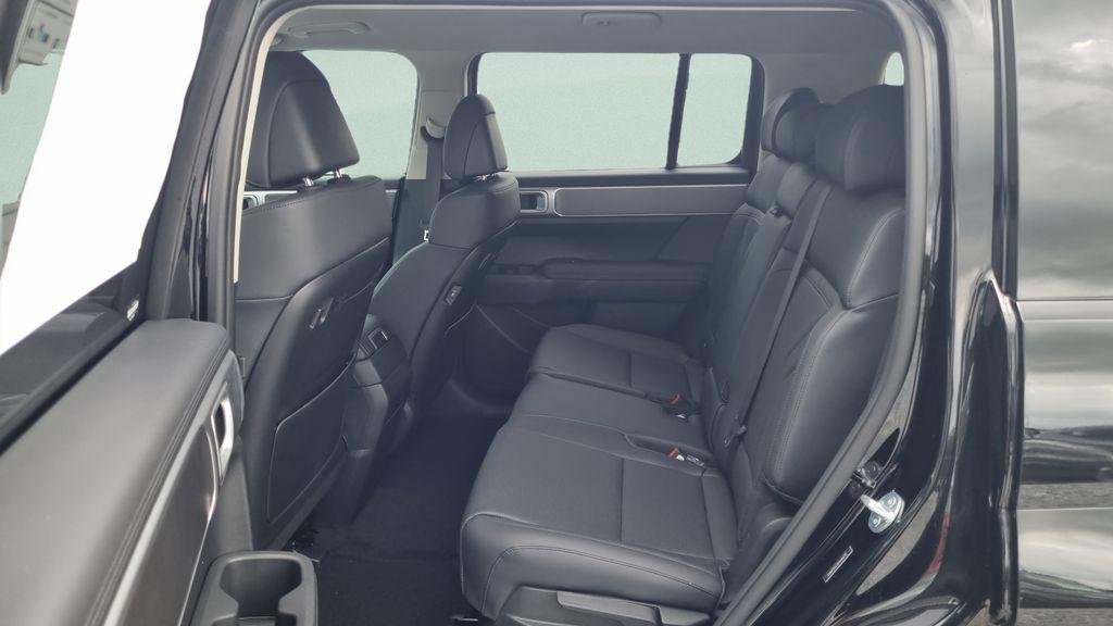 New 2027 Black Hyundai SEL image 9