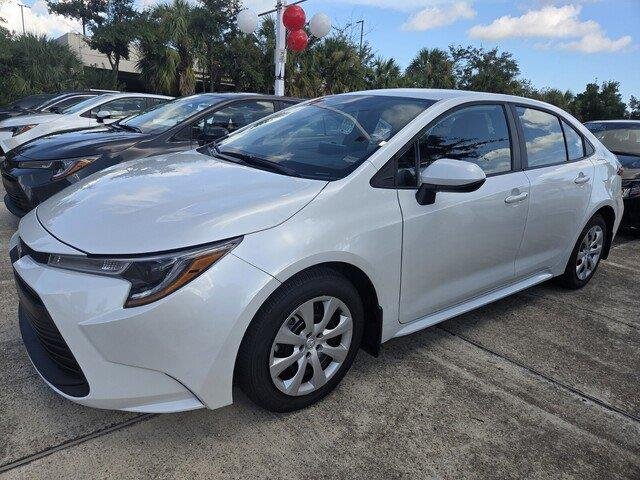 Used 2026 Wind Chill Pearl Toyota LE image 6