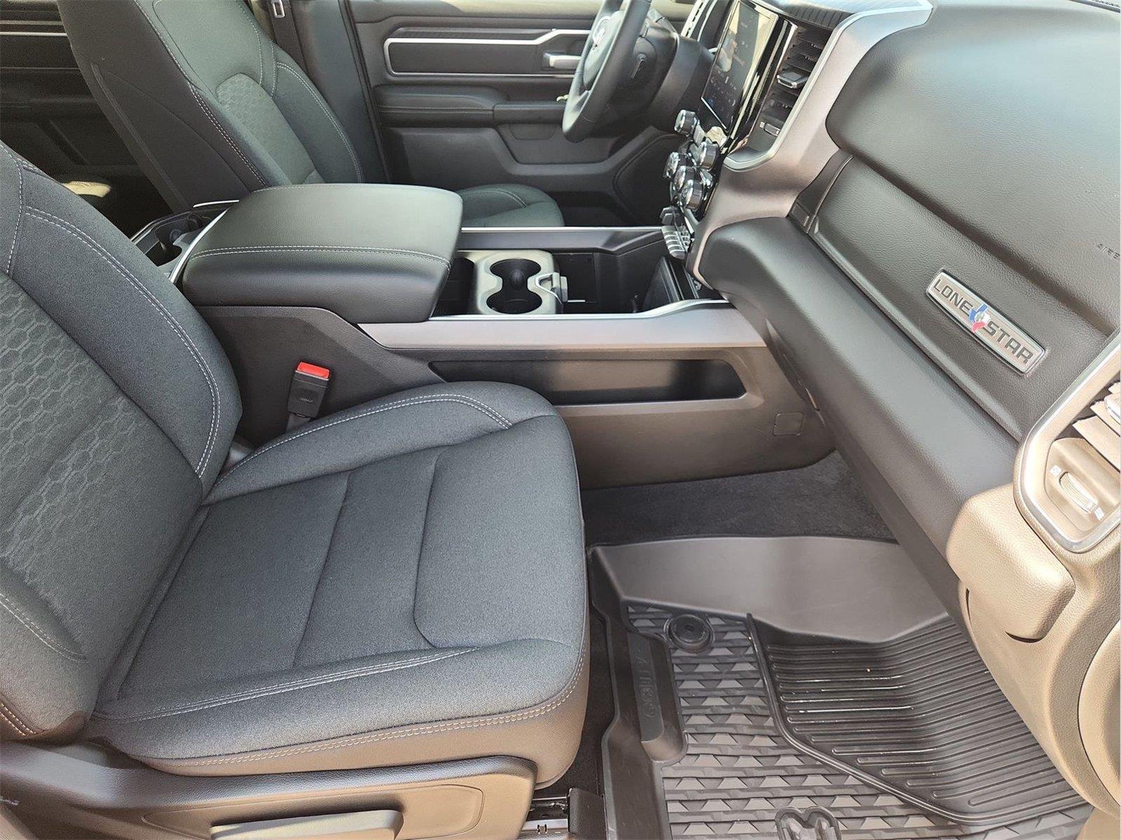 2025 Ram 1500 photo 26 of 32