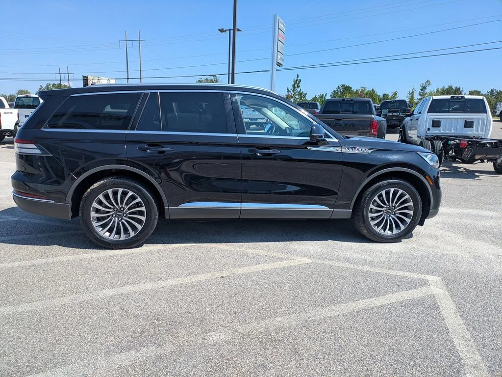 Used 2023 Black Lincoln Reserve image 3