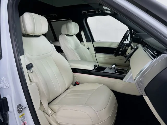 Used 2025 White Land Rover Autobiography image 30
