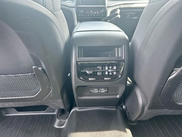 Used 2023 Silver Jeep Laredo image 22