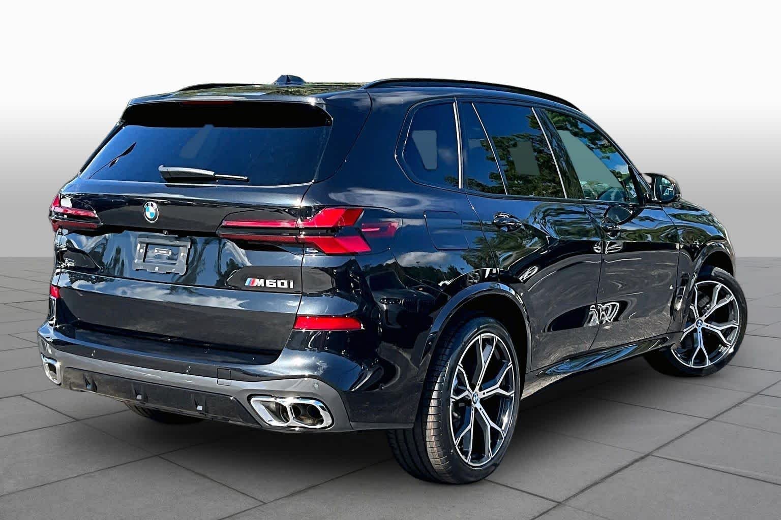 Used 2026 Black Sapphire Metallic BMW M60i image 13