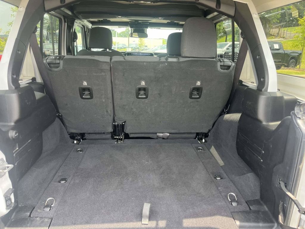 Used 2025 White Jeep Rubicon image 10