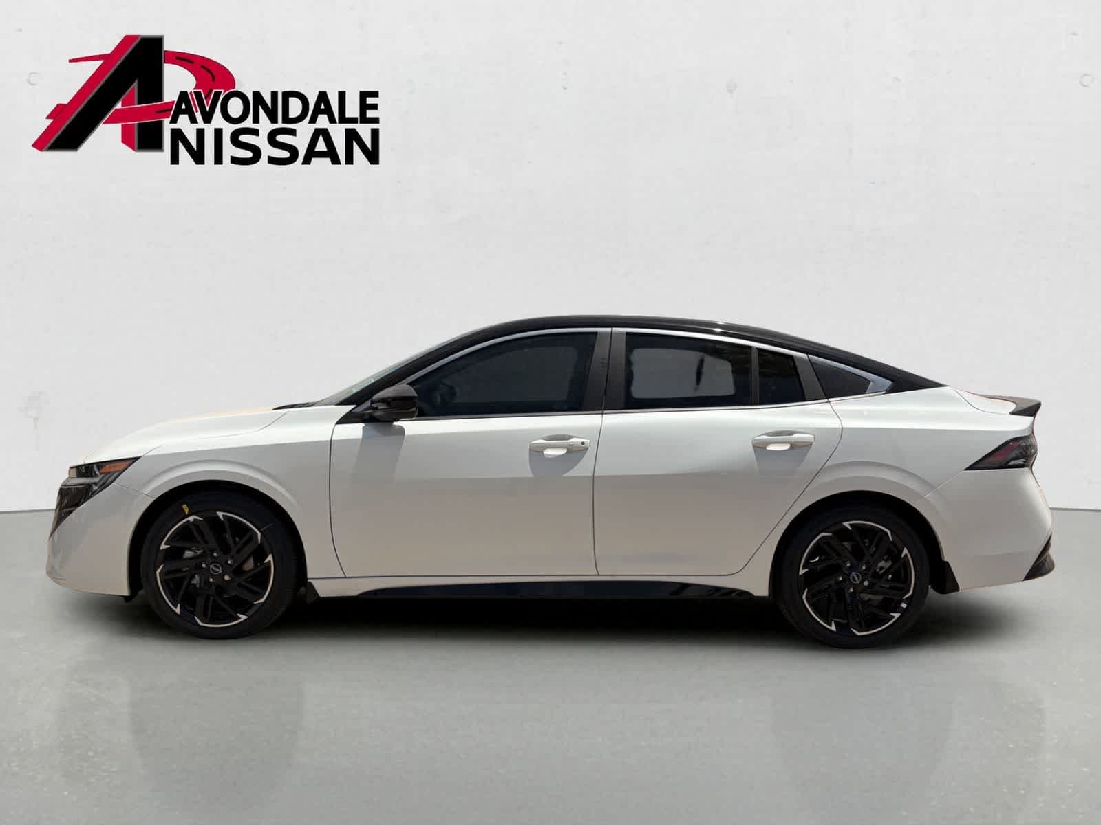 New 2026 Aspen White Tricoat/Super Black Nissan SR image 2