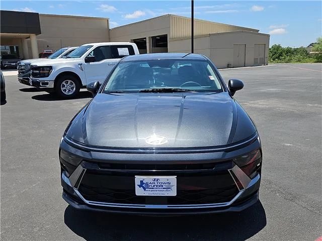 Used 2025 Portofino Gray Hyundai SEL Front-Wheel Drive image 8