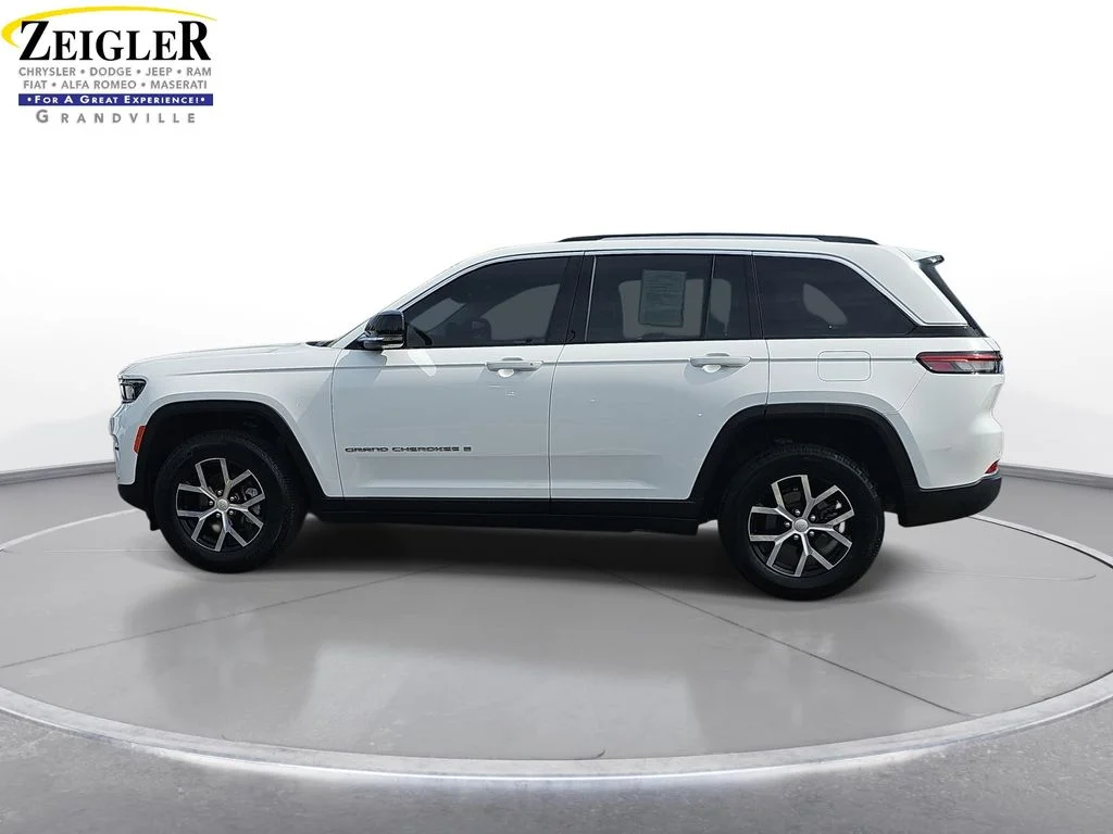 Used 2023 White/off-white Jeep Limited image 8