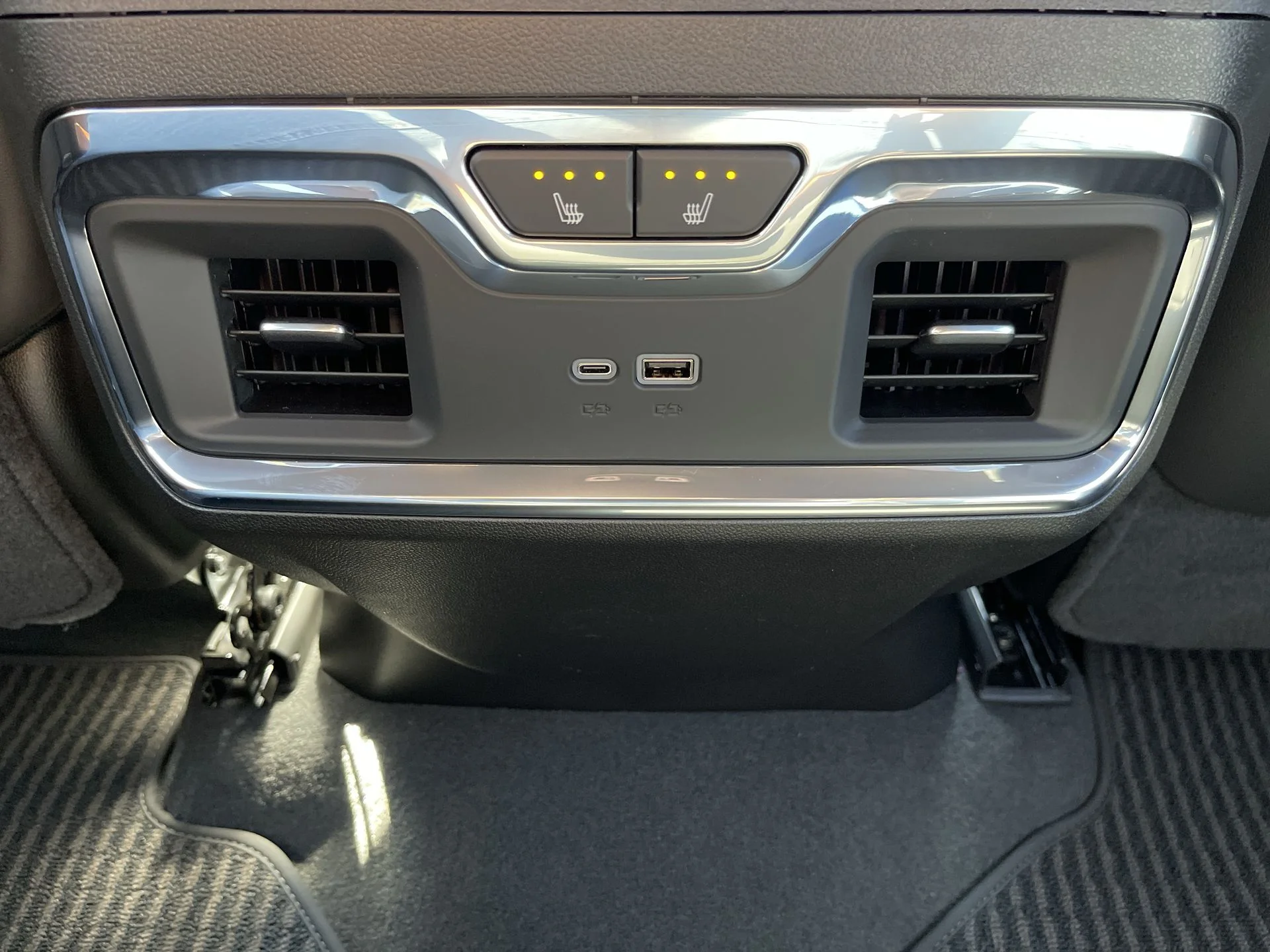 2025 GMC Sierra 3500HD Denali Ultimate - Photo 58