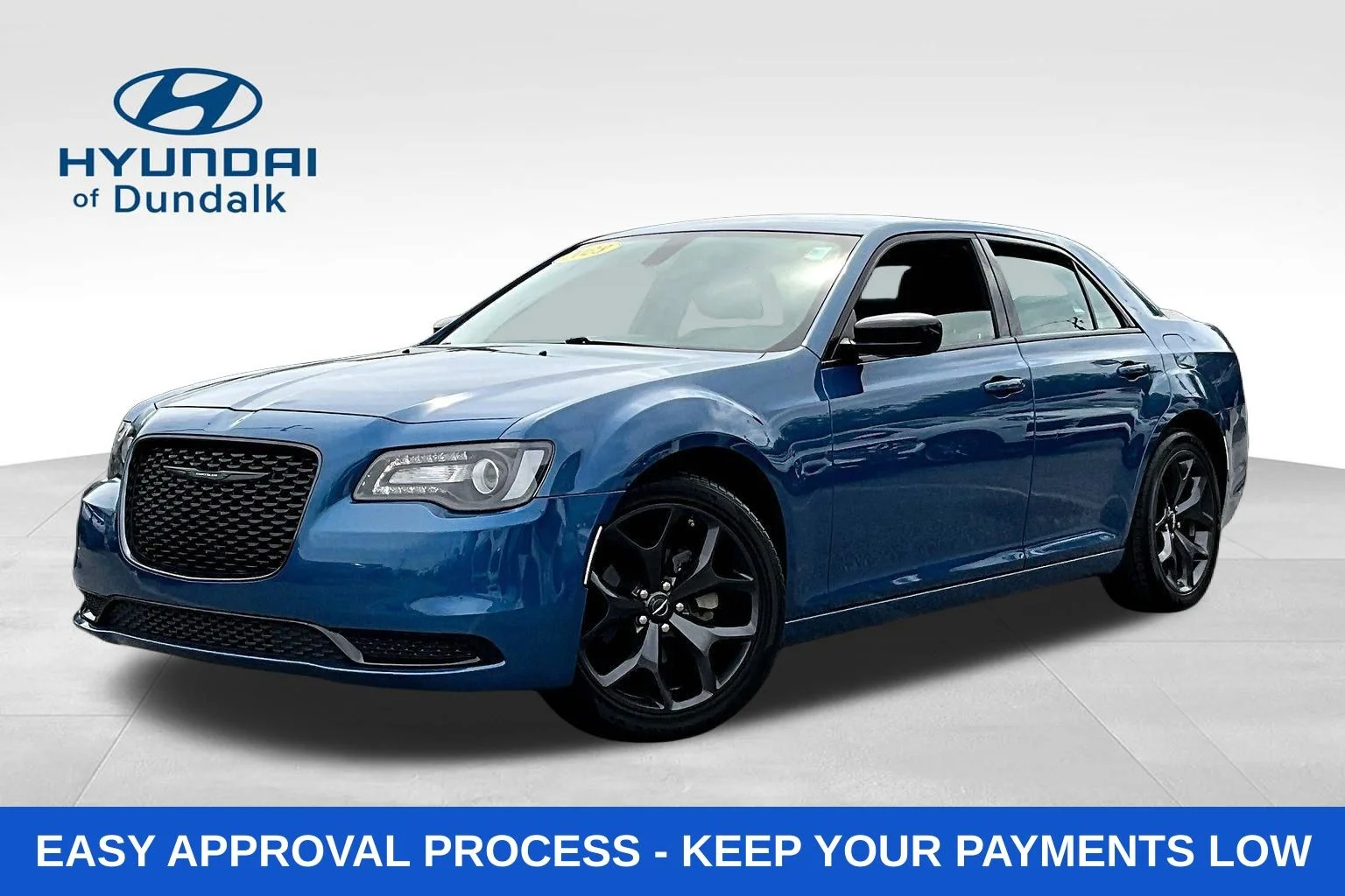 2023 Chrysler 300 Touring's photo