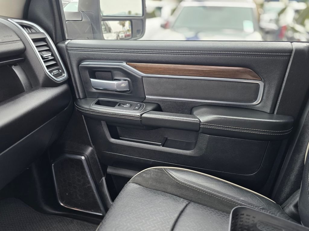 Used 2024 White Ram Laramie image 27