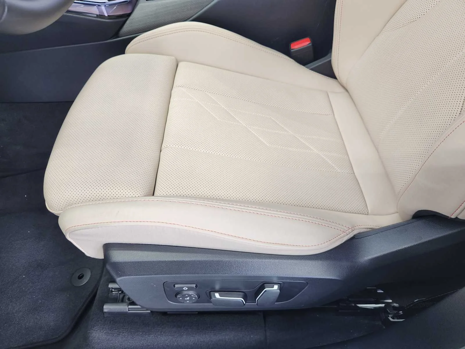 Certified Used 2026 Alpine White BMW 30 xDrive image 17