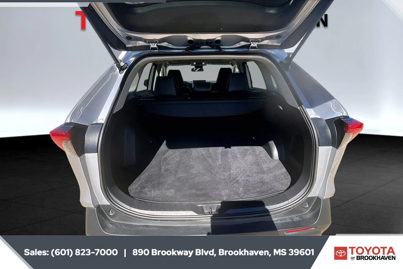 Used 2023 Silver Sky Metallic Toyota XLE image 21