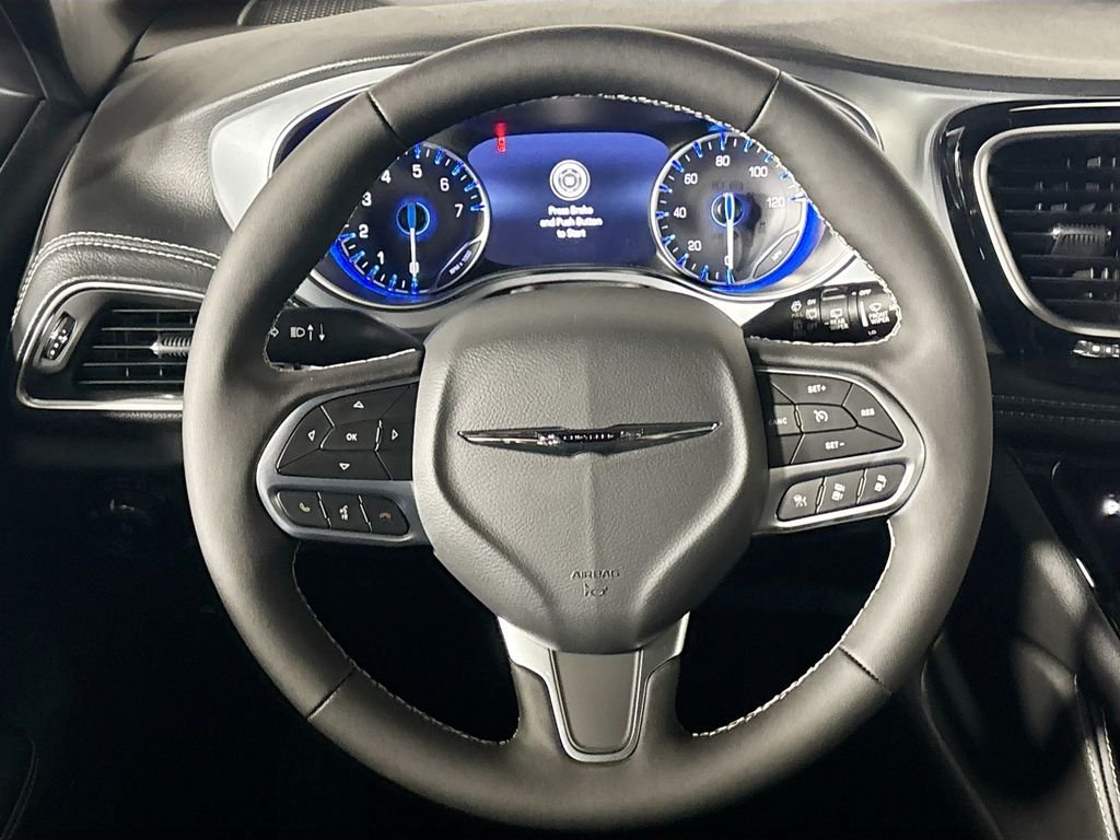 New 2026 Bright White Clear-Coat Exterior Paint Chrysler Limited image 13