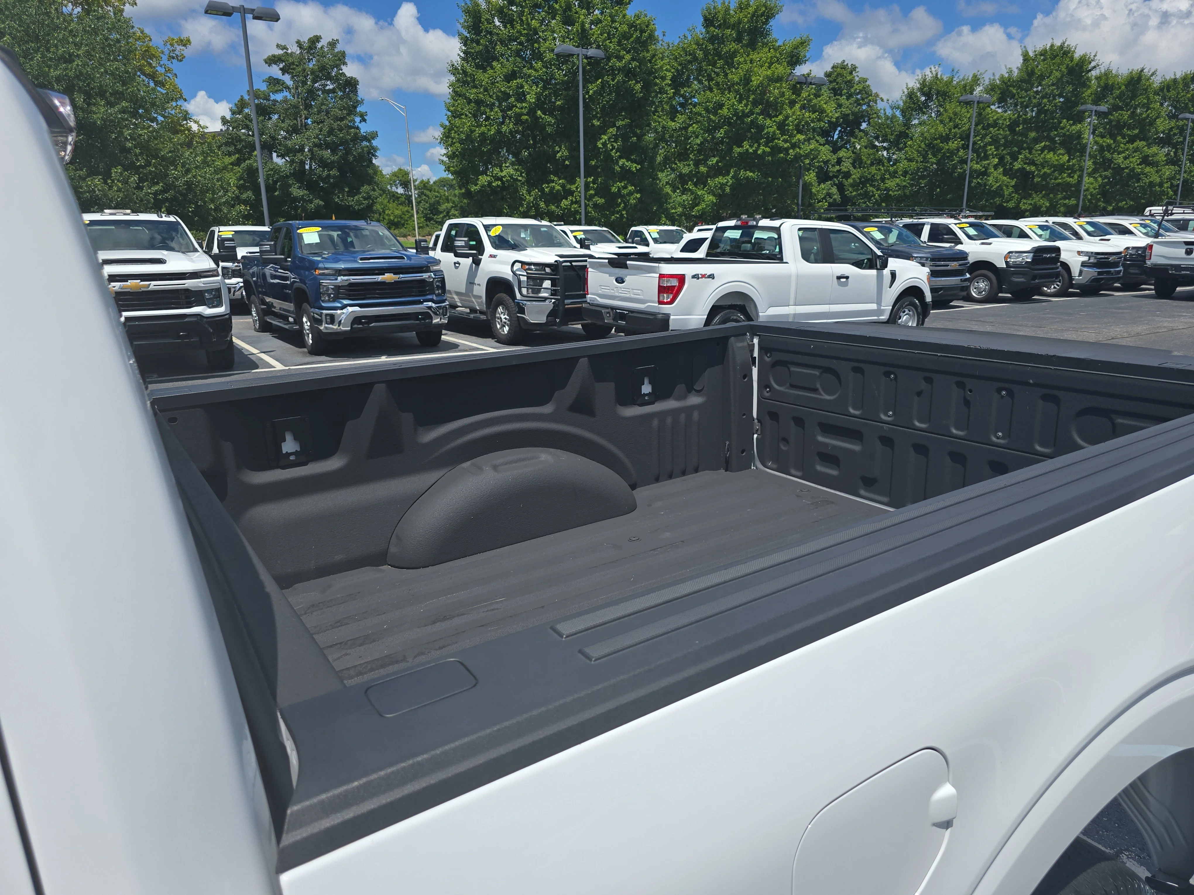 Used 2021 Oxford White Ford XL image 17