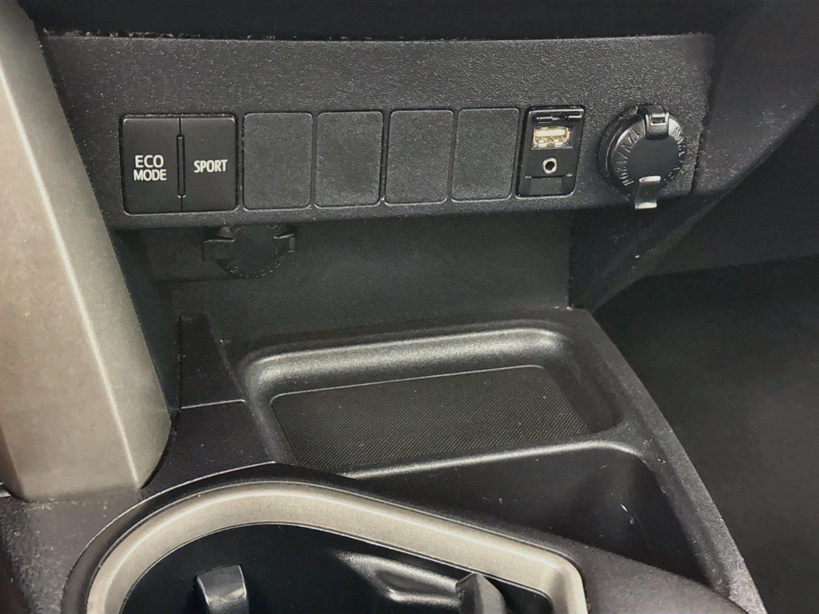 Used 2018 Super White Toyota XLE image 26