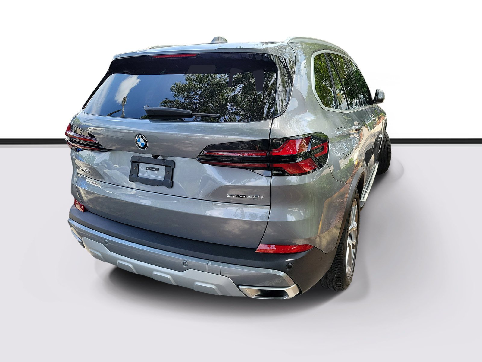 Certified Used 2025 Skyscraper Grey Metallic BMW sDrive40i image 4