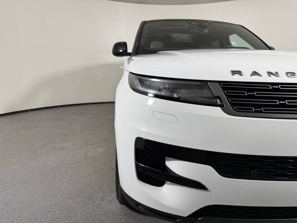 Used 2024 Fuji White Land Rover SE image 10