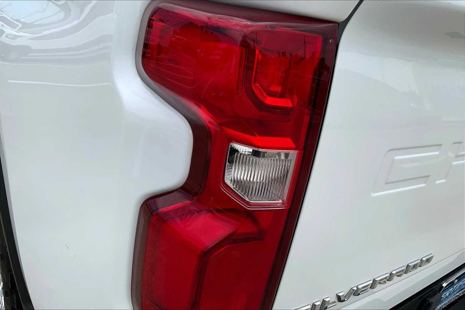 Used 2023 Summit White Chevrolet High Country image 28
