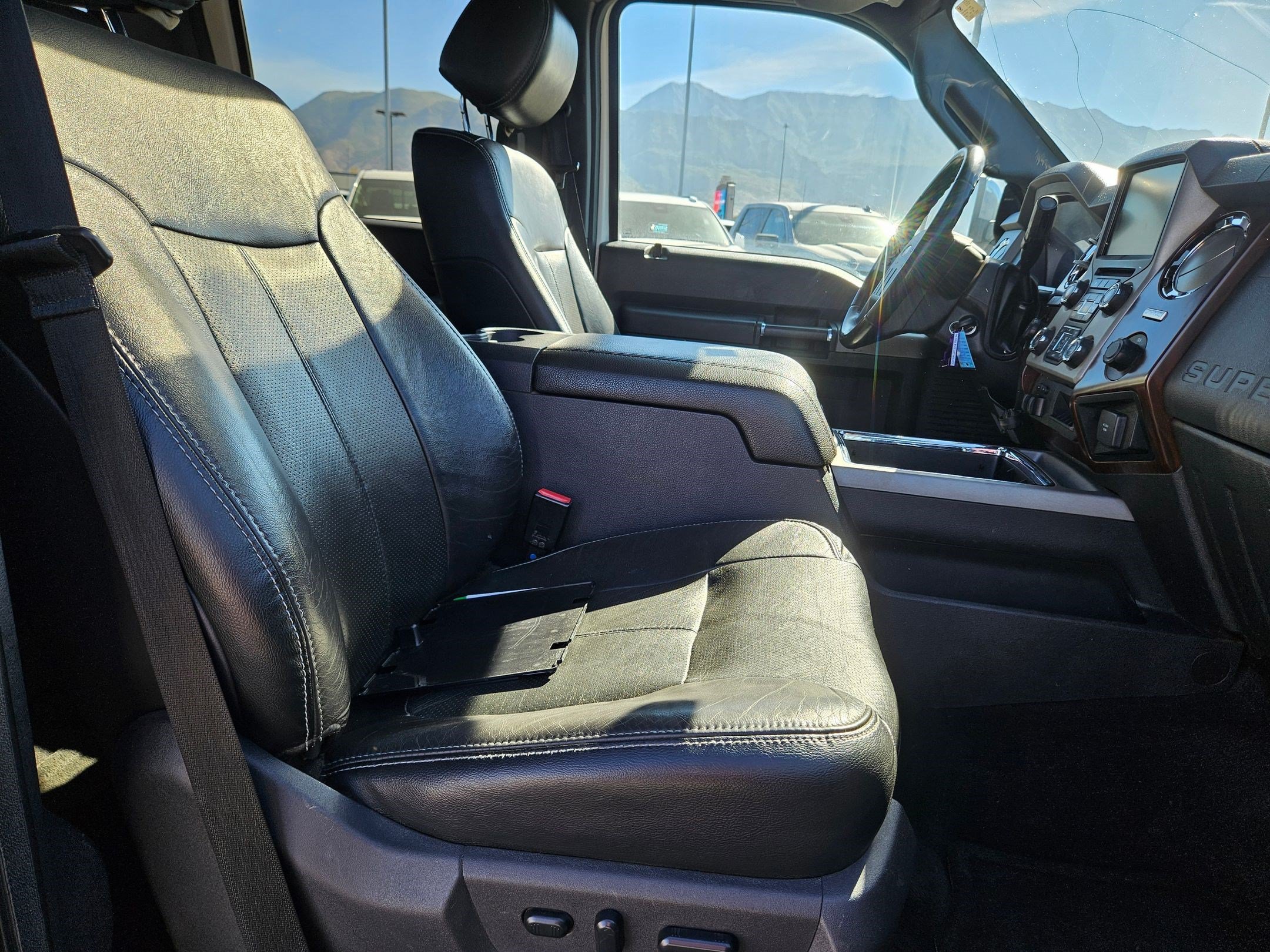 Used 2016 White Ford Lariat image 32
