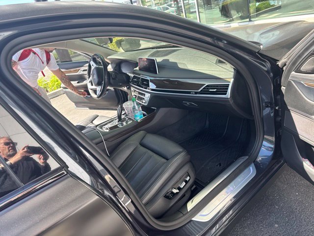 Used 2020 Gray Metallic BMW 740i 4D Sedan image 9