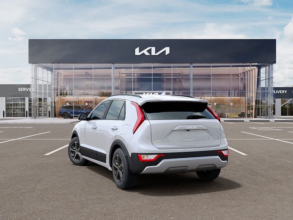 New 2026 Snow White Pearl Kia LX image 4