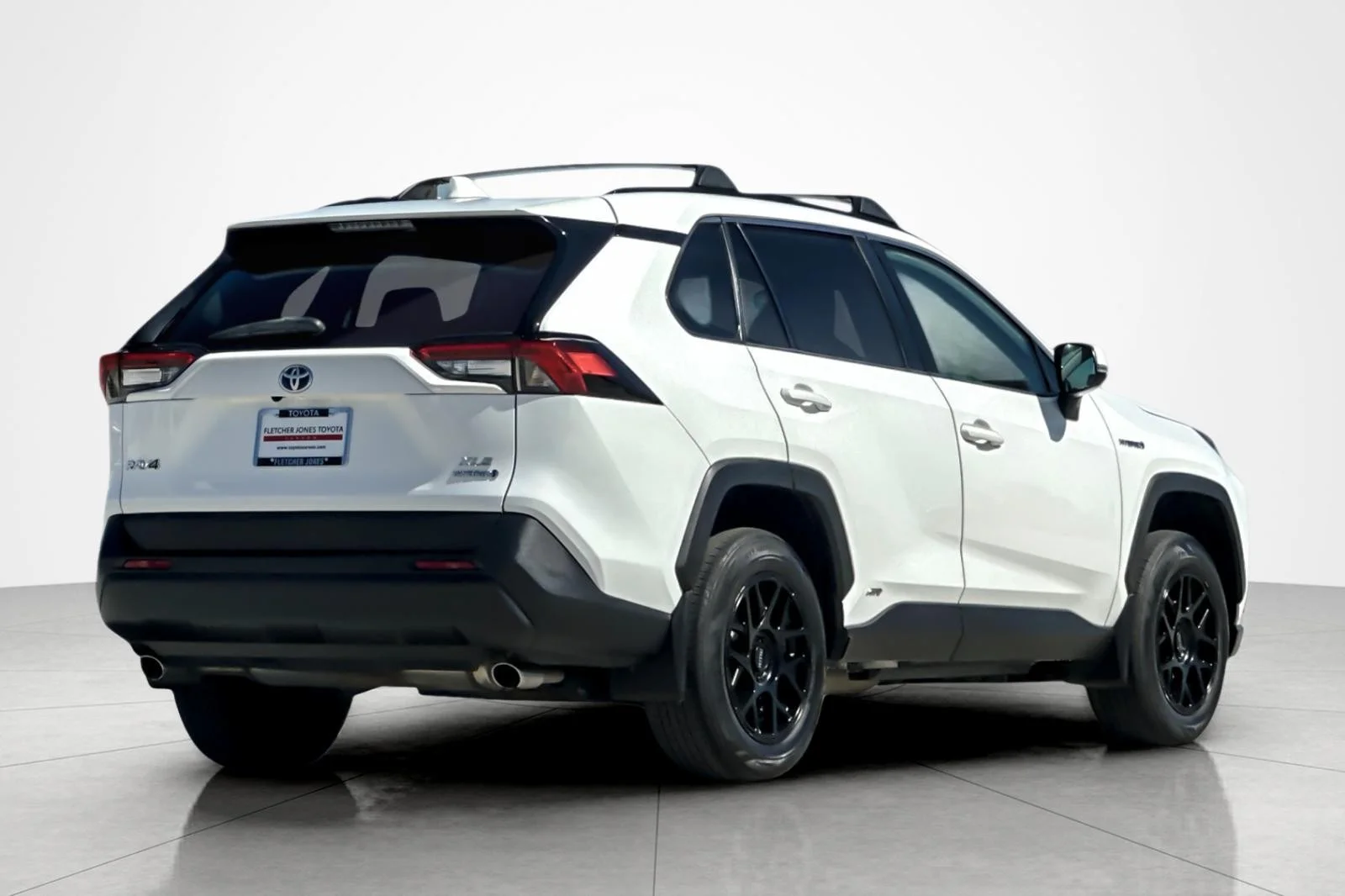 Certified Used 2021 Super White Toyota Hybrid XLE image 5