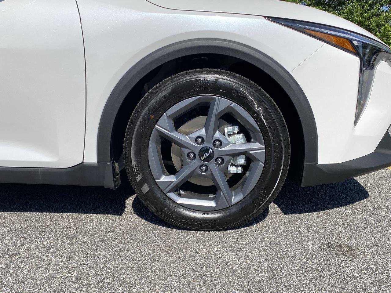 New 2026 Snow White Pearl Kia LXS image 14