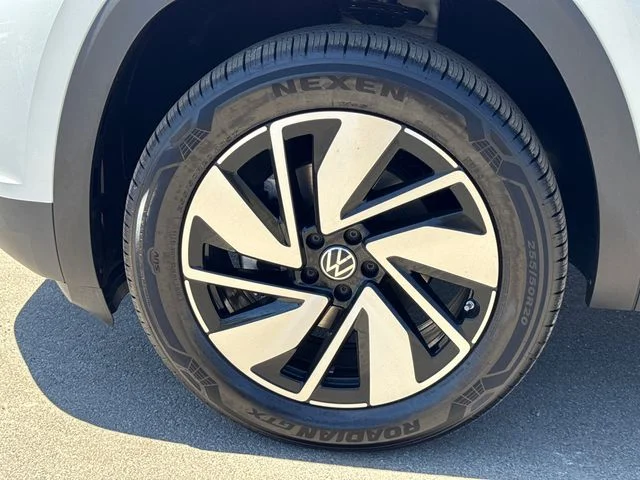New 2026 Opal White Pearl Volkswagen 2.0T SEL image 9