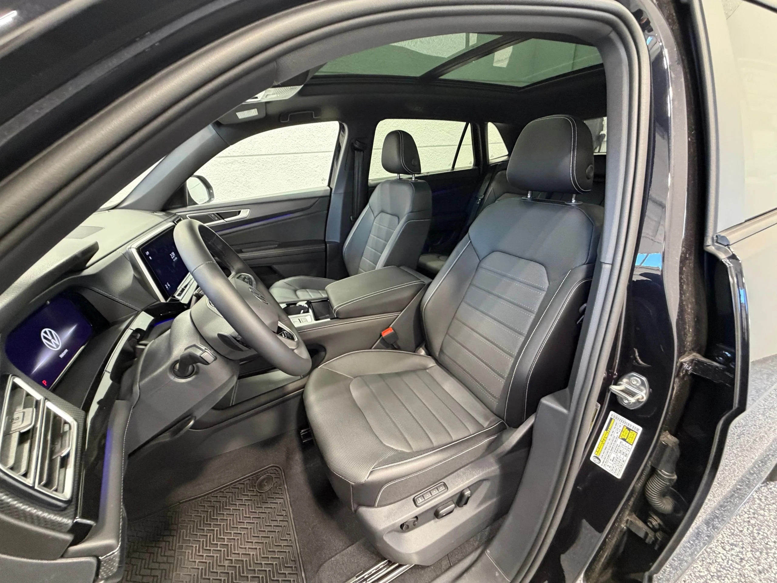 2026 Volkswagen Atlas Cross Sport SEL R-LINE - Photo 19