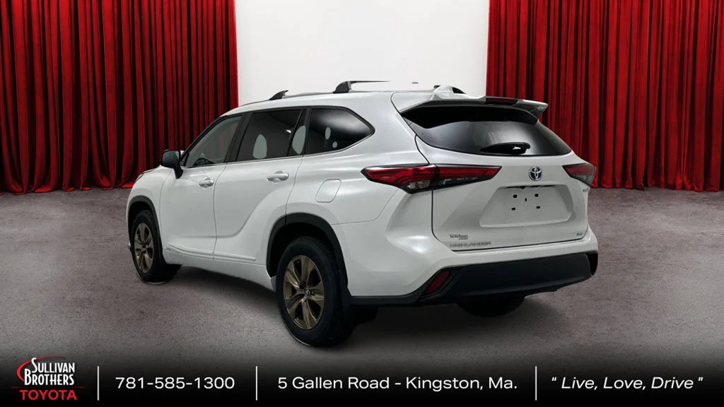 Used 2023 Beige Toyota Bronze Edition image 7