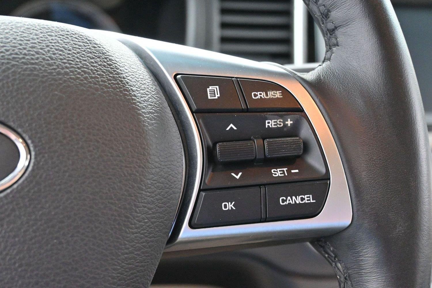 Used 2019 Phantom Black Hyundai SEL image 18