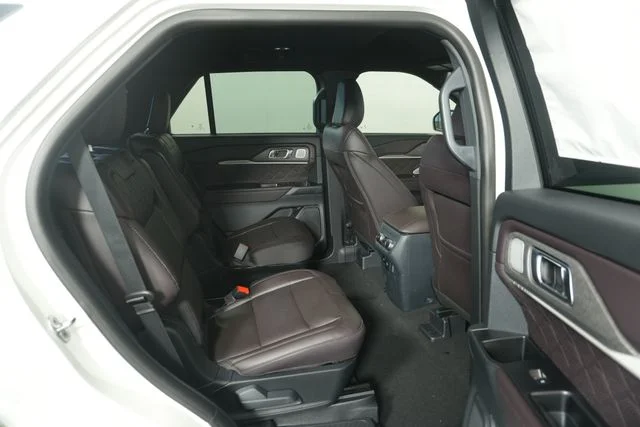 New 2027 Star White Metallic Tri-Coat Ford Platinum™ image 31