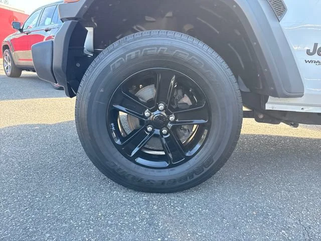 Used 2020 Bright White Clearcoat Jeep Unlimited Sport Altitude image 27