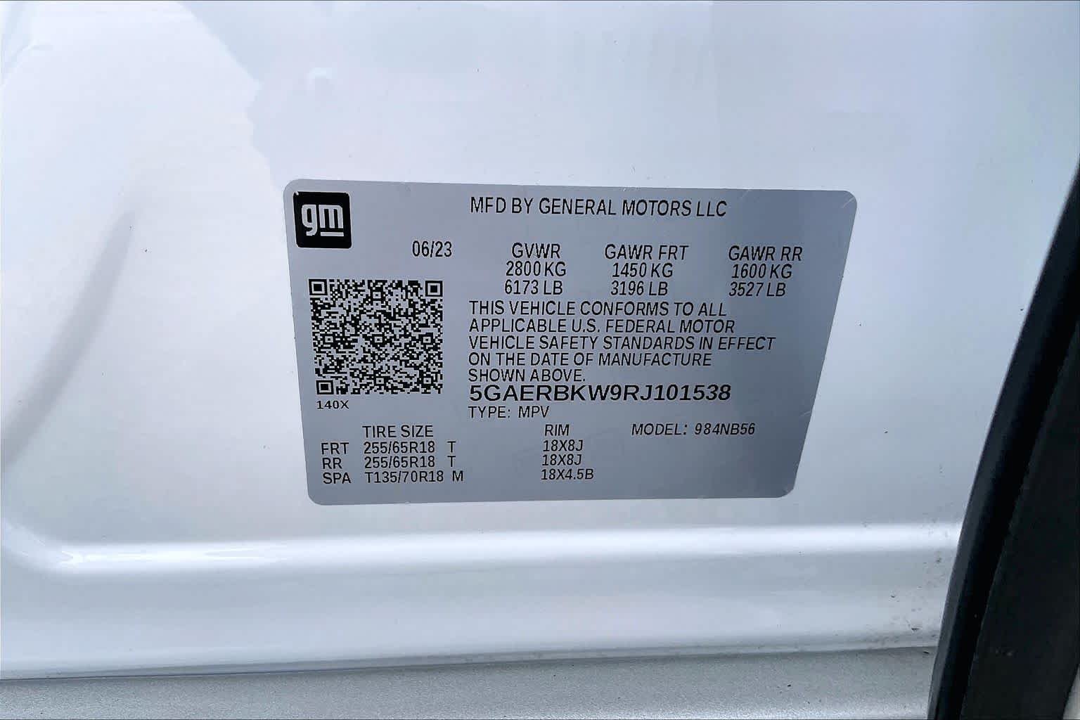 Used 2024 White Frost Tricoat Buick Essence image 63