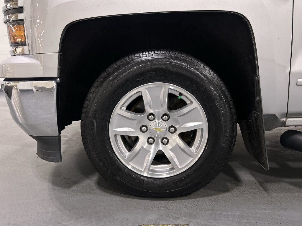 Used 2015 SILVER ICE METALLIC Chevrolet LT image 18