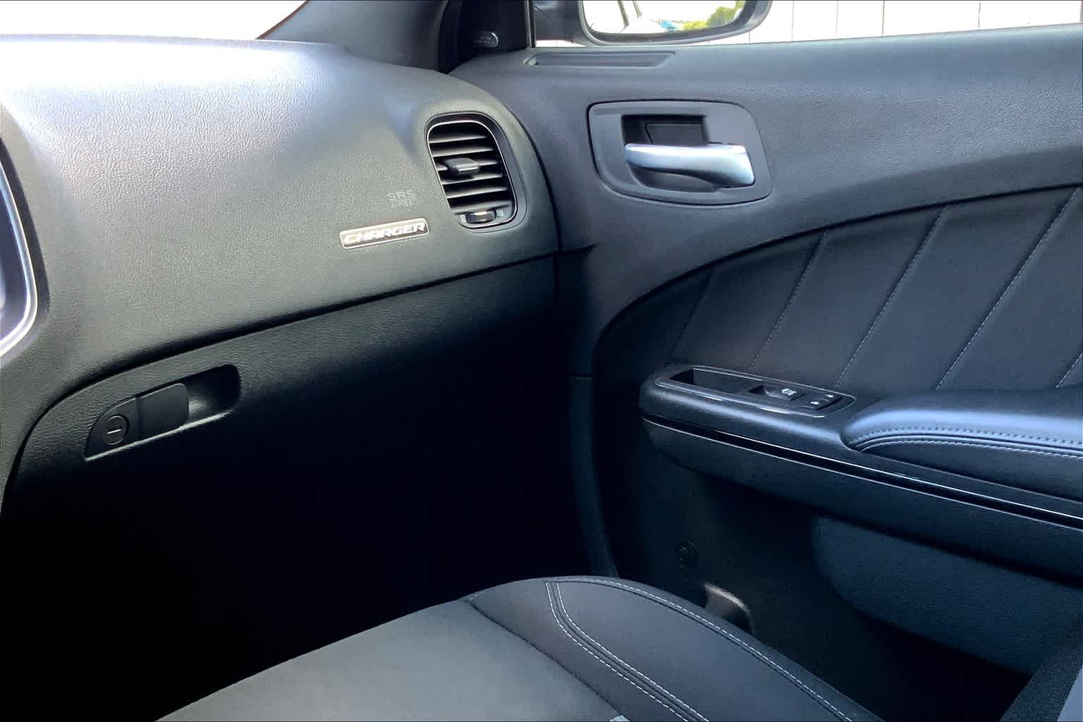 Used 2018 Pitch Black Clearcoat Dodge SXT Plus image 36