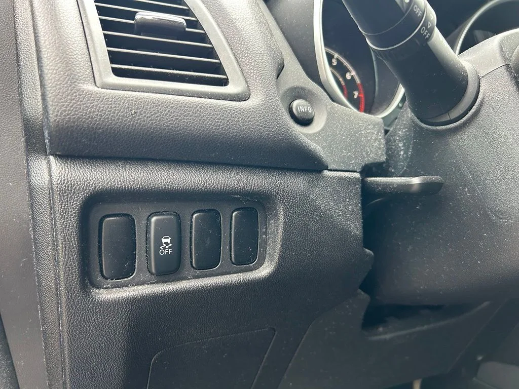 Used 2015  Mitsubishi ES image 12