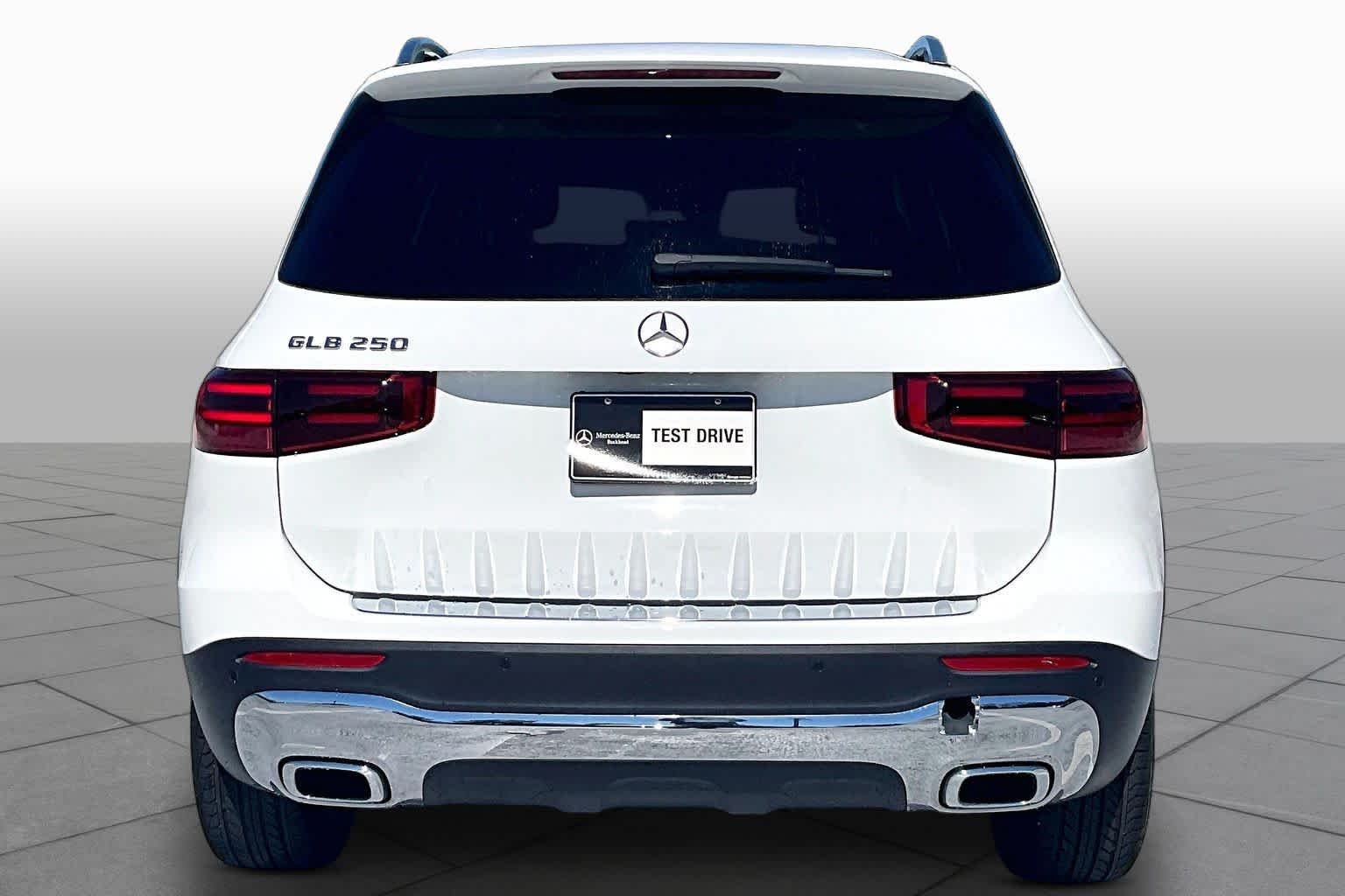 Used 2025 Polar White Mercedes-Benz GLB 250 image 5