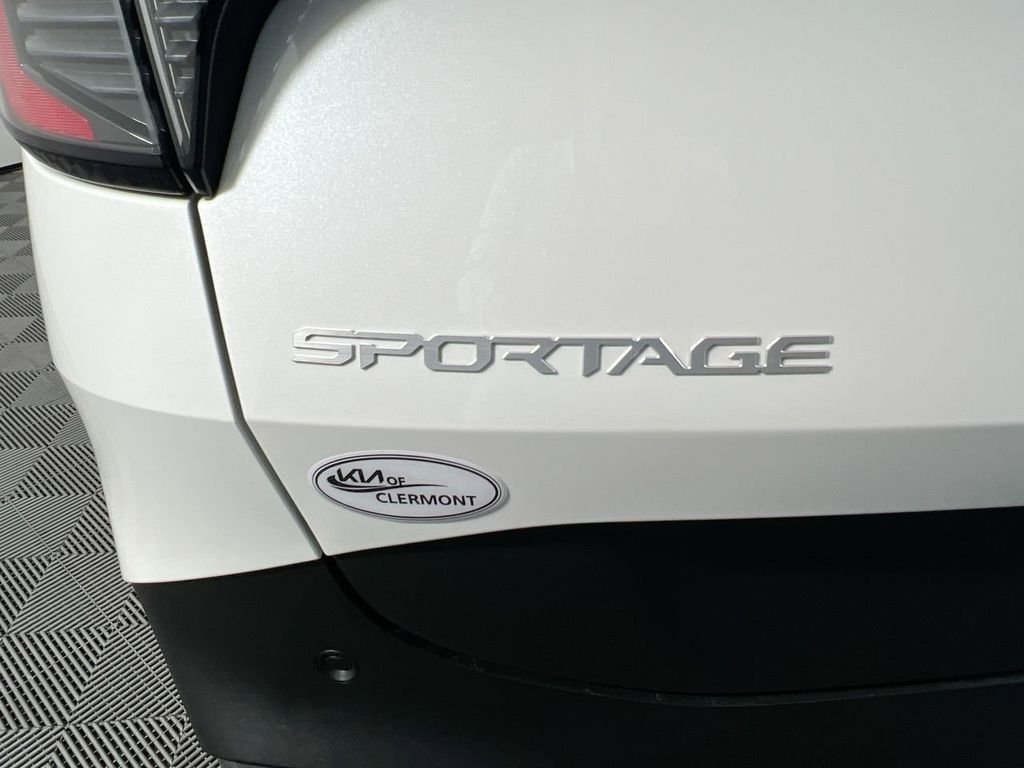 New 2026 Snow White Pearl Kia LX image 5