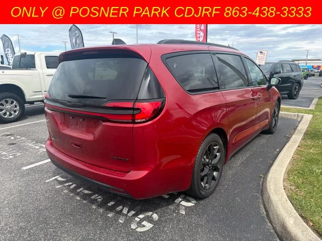 Used 2025 Red Chrysler Limited image 4