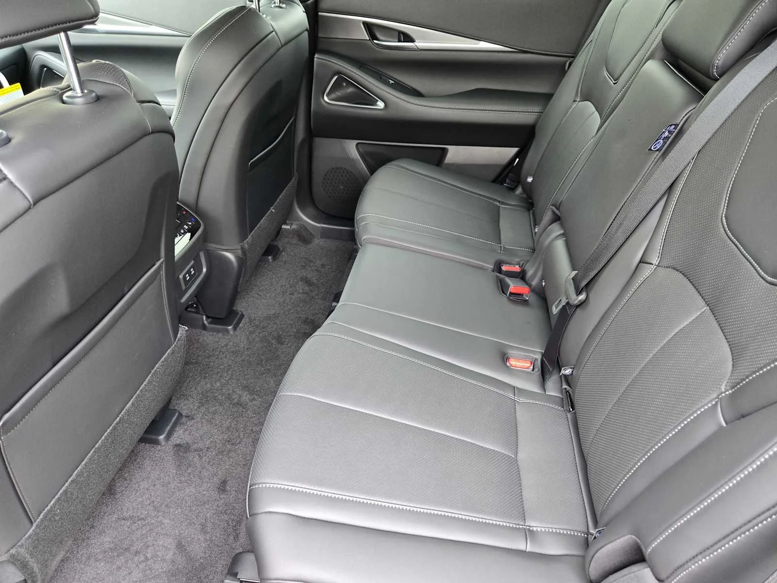 Certified Used 2026 Graphite Shadow INFINITI LUXE image 19