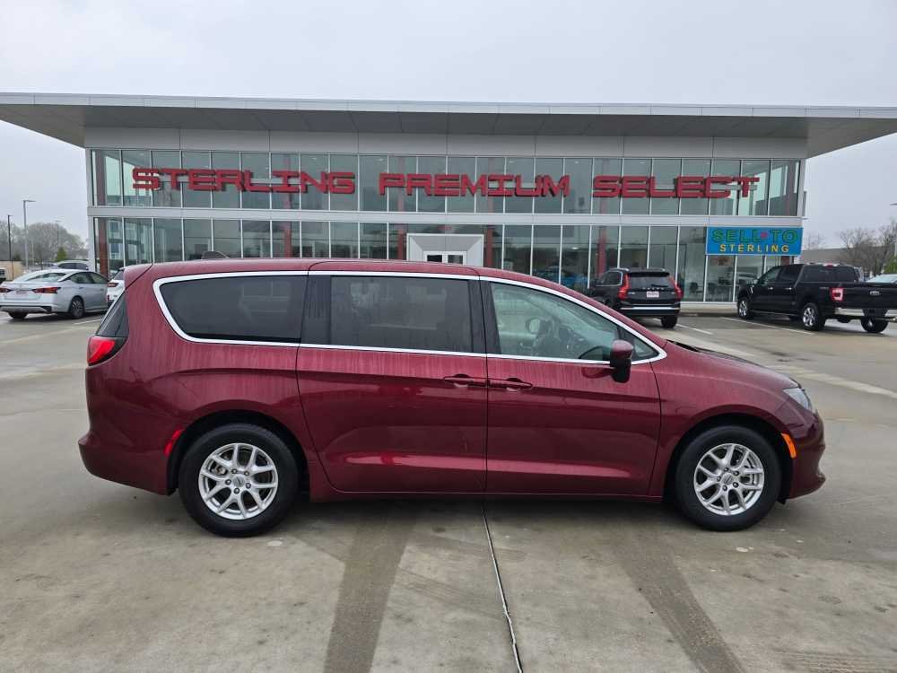 2023 Chrysler Voyager LX