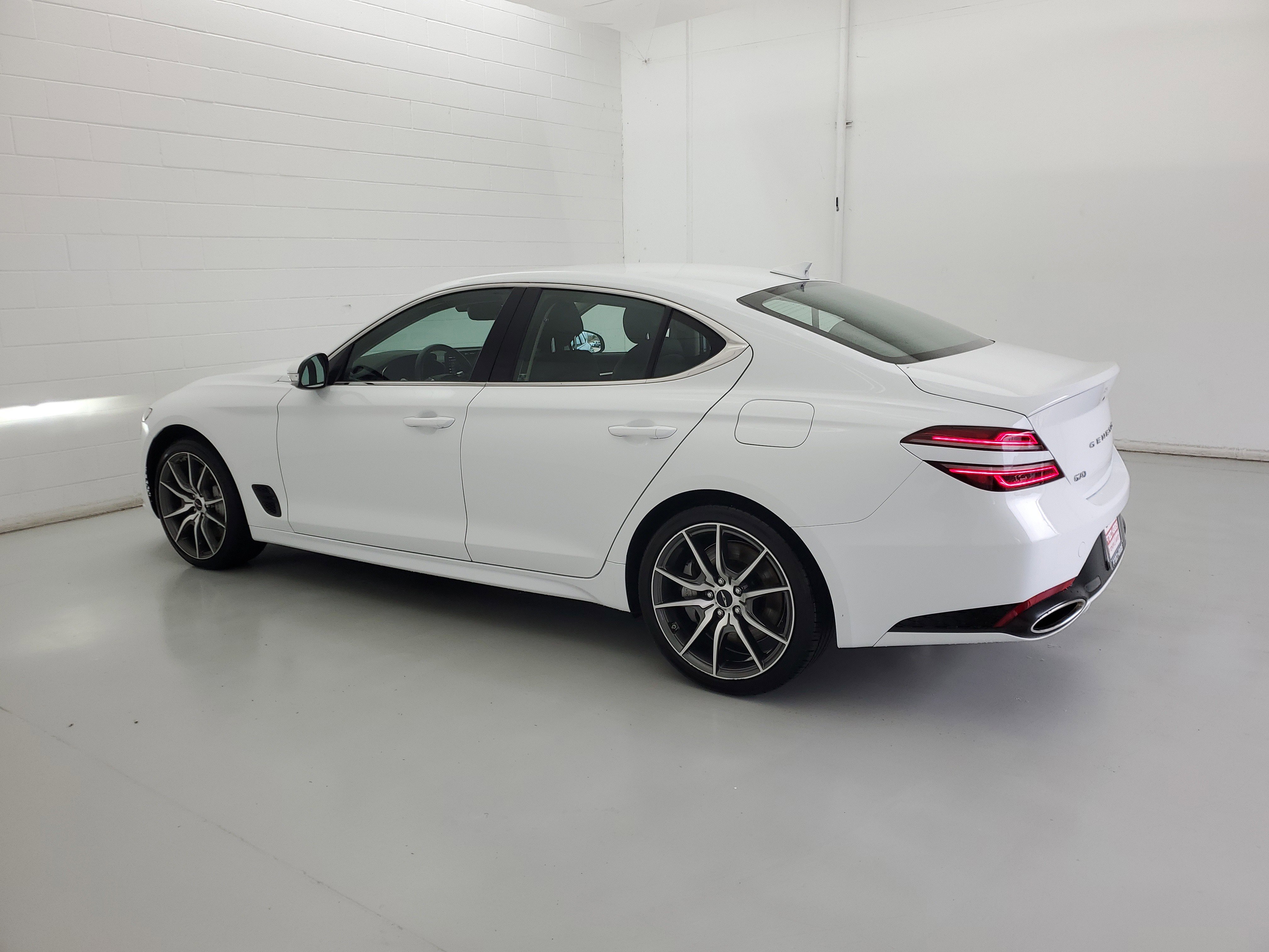 2025 GENESIS G70 Standard - Photo 7