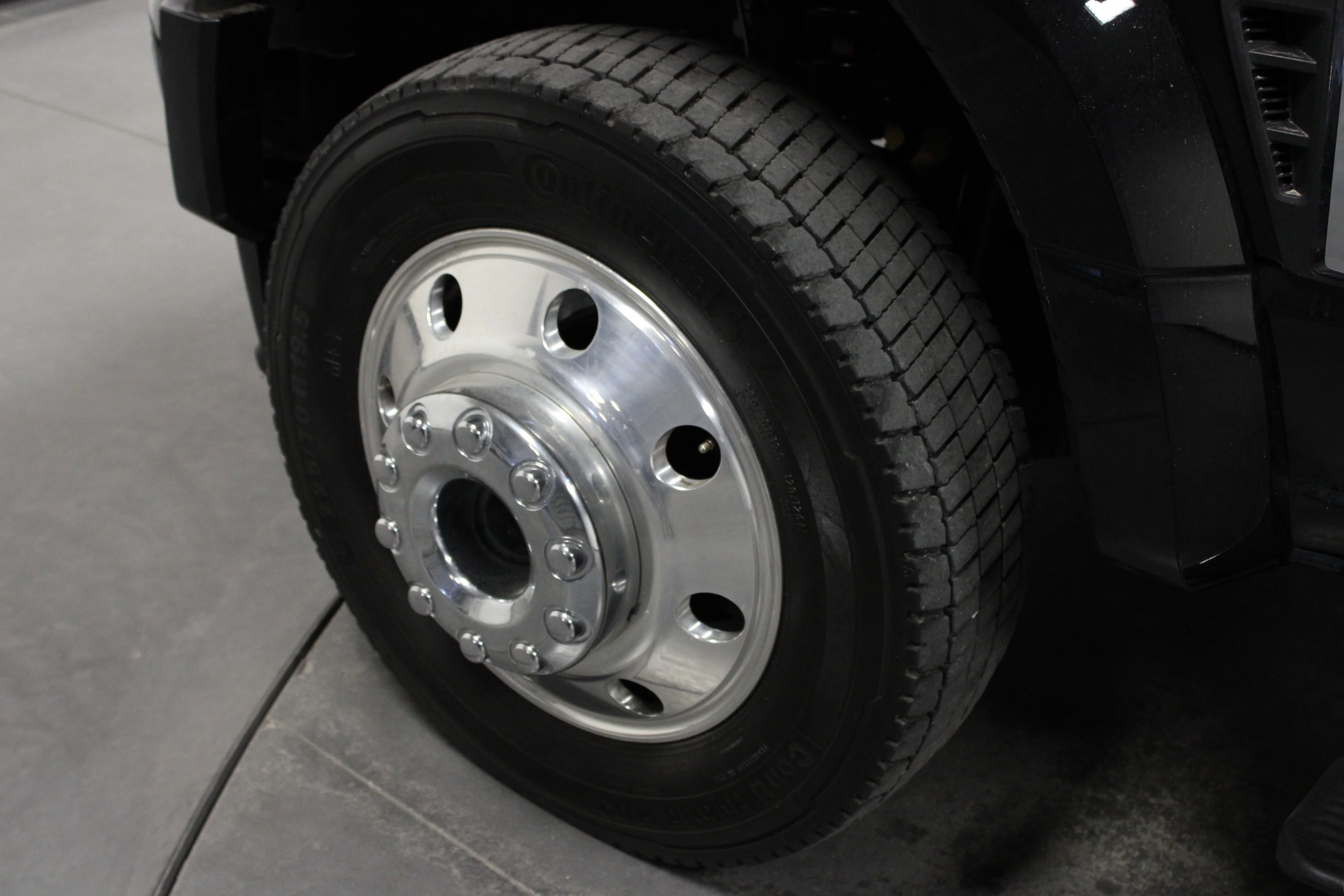 Used 2025 Agate Black Metallic Ford Platinum image 10