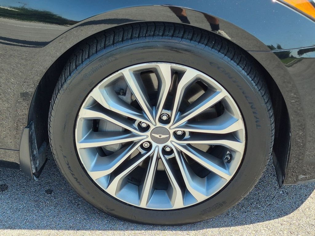 Used 2016 Black Hyundai 3.8 image 9