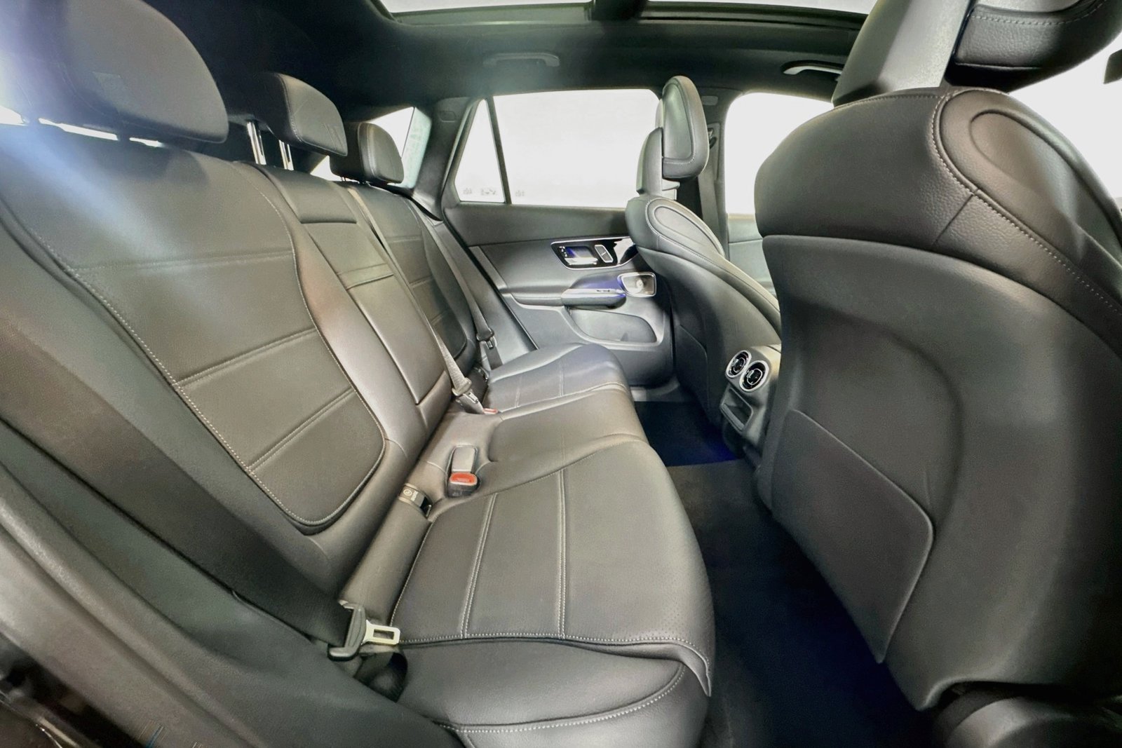 New 2026 Graphite Grey Metallic Mercedes-Benz GLC 300 image 25