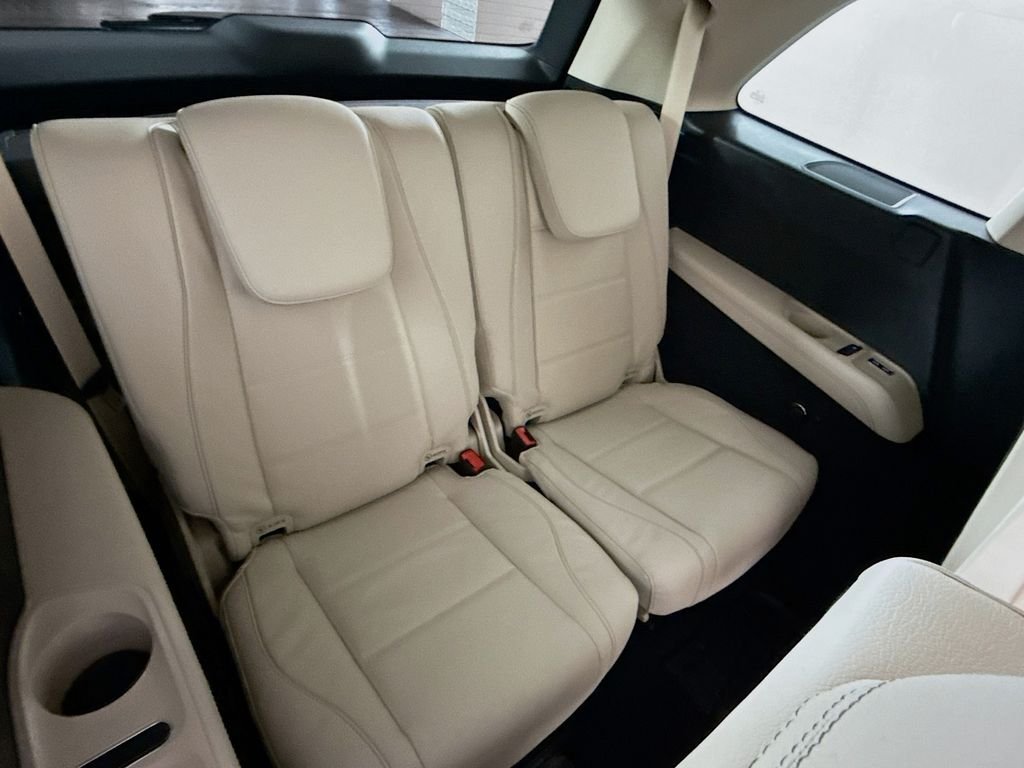 New 2026 MANUFAKTUR Moonlight White Metallic Mercedes-Benz GLS 580 image 29